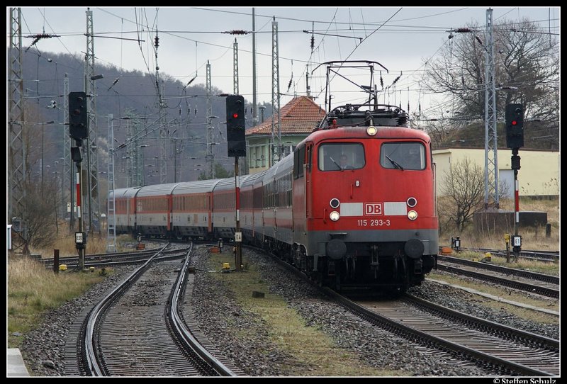 115 293 mit dem Euro-City aus dem Ostseebad Binz nach Prag. Aufgenommen habe ich das Bild am 06.04.08 in Lietzow auf Rgen