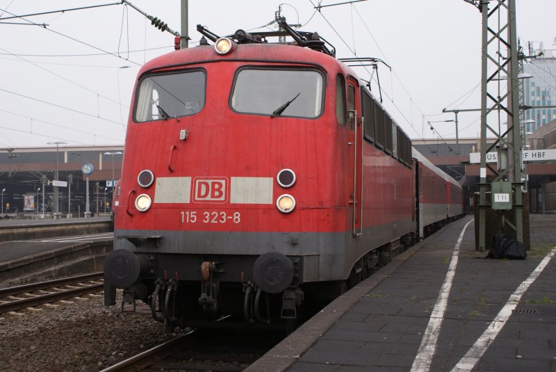 115 323-8 mit AZ in Dsseldorf Hbf am 05.04.2009