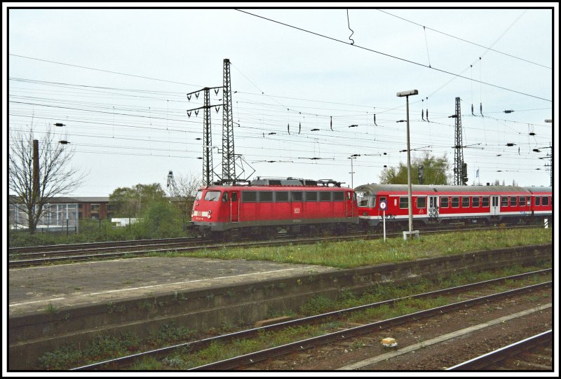 115 323 bringt einen PbZ am 13.04.07 Richtung Dortmund. Aufgenommen in Hamm (Westf).
