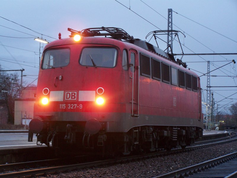 115 327-9 stand am 5.Janaur 2008 solo im Bahnhof Gppingen.