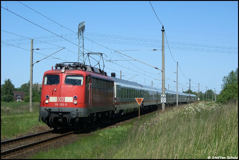 115 332 mit IC1809 aus Binz nach Rostock und weiter nach Kln am 01.06.09 in Bentwisch