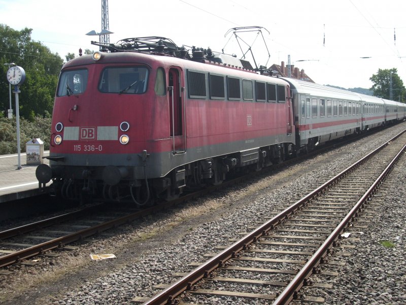 115 336,am 09.August 2009,vor dem Uex 1809 Binz-Kln in Binz,den die 115 336 bis nach Rostock brachte.