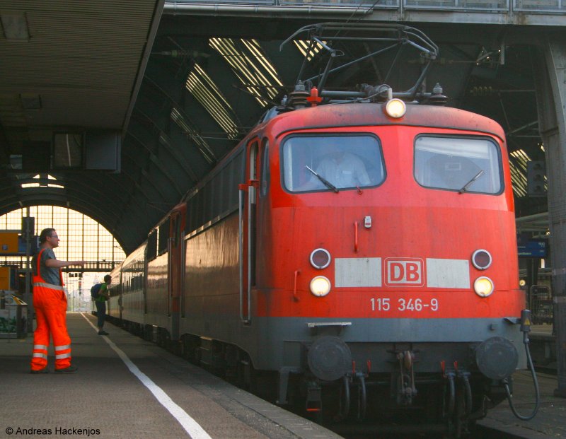 115 346-9 und 293-3 (kalt) mit dem PbZ 1958 (Basel Bad Bf- Frankfurt (Main) Hbf) kurz vor der Abfahrt Karlsruhe Hbf am 2.5.09