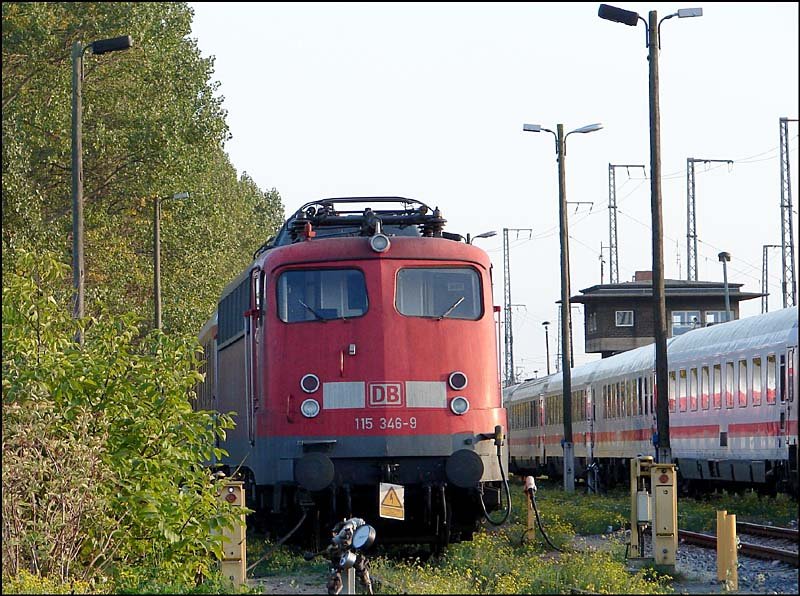 115 346-9 abgestellt im Hbf Stralsund.  (am 16.10.06) 
