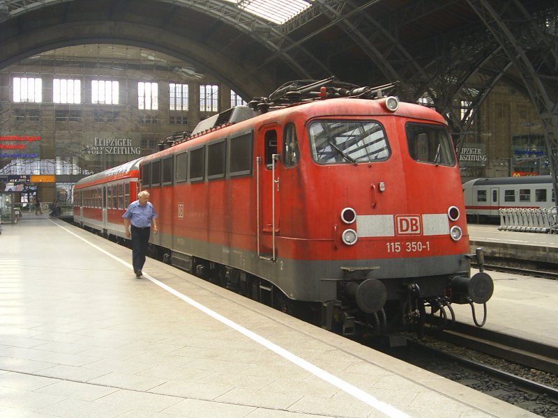 115 350 mit Sdz (n-Wagen-berfhrung nach Mhldorf) in Leipzig Hbf, 22.5.07.