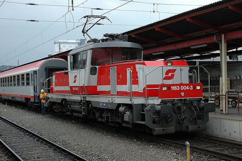 1163 004 rangiert in Villach. 13.07.2004
