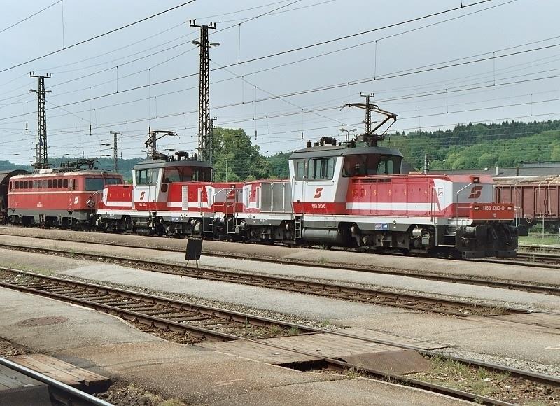1163-Tandem im Bf. Attnang-Puchheim im Mai 2003