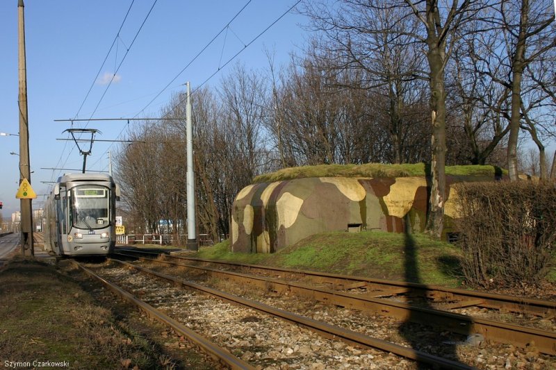116Nd Wagen 807 Linie 6 und Bunker in Bytom am 21.01.2007