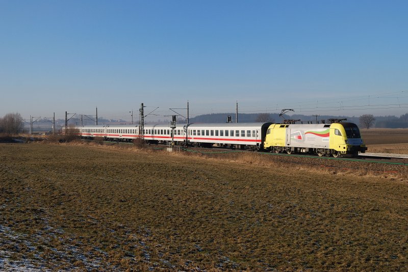 117 061 mit IC 73945 bei Mammendorf (13.01.2009)