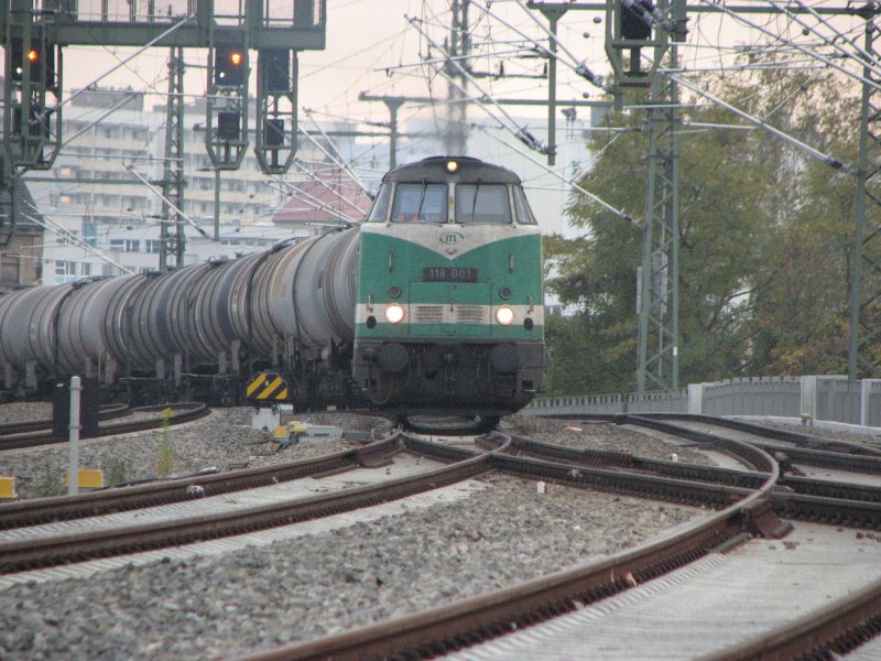 118 001 der ITL brachte einen Kesselwagenzug nach DF.Gru an den TF.28.10.07.