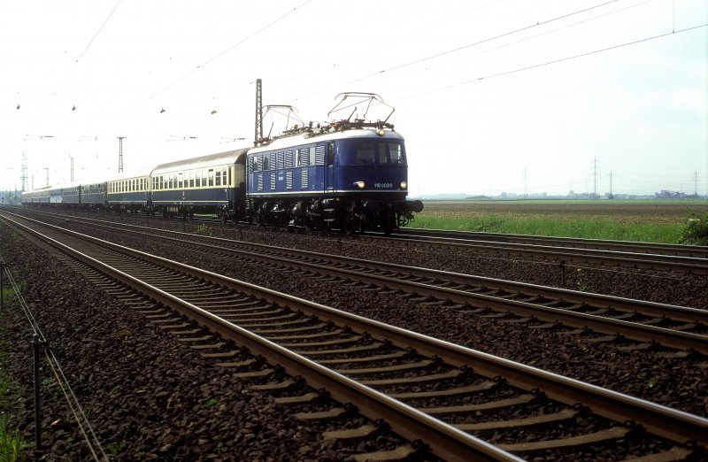118 003  bei Porz-Wahn  19.05.95