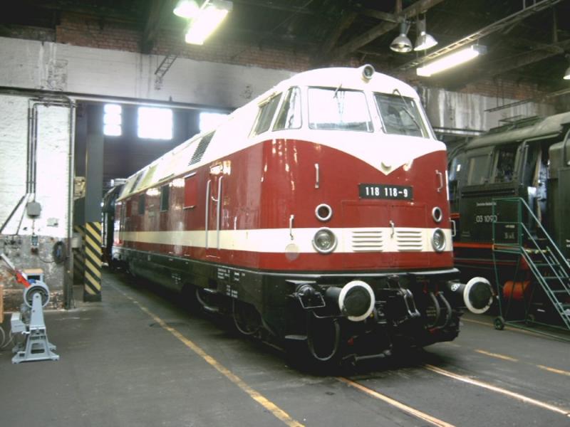 118 118-9 am 30.04.05 im Lokschuppen des eheml. BW Schwerin.Die 118 ist leider nur �usserlich aufgearbeitet!!!
<a href= http://www.bahnbilder.de/kauf  target= _blank ><img src= http://www.bahnbilder.de/counter/counter_new.php?key=88367476  alt= Bahnbilder.de  title= bahnbilder.de  border= 0 ></a>
