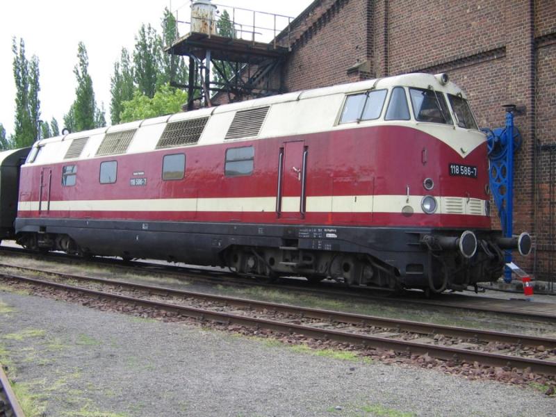 118 586 neben dem Sta�furter Lokschuppen, 27.05.06