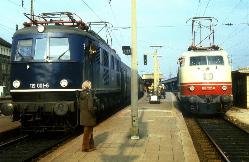 119 001 + 103 122  Nrnberg Hbf  04.04.75