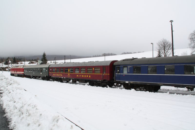119 158-4 am 28.02.09 mit einem Sonderzug aus DR und DB Wagen im Bahnhof Cranzahl.