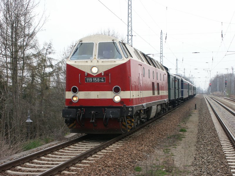 119 158-4 mit einem Sonderzug von Berlin nach Nossen am 08.04.2007.