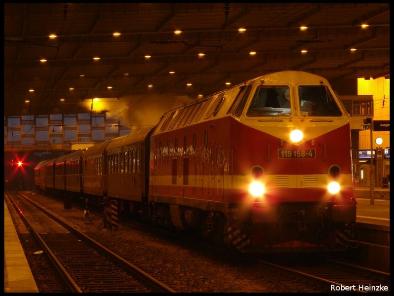 119 158-4 mit einem Sonderzug nach Berlin am 28.02.2009 in Chemnitz Hbf.