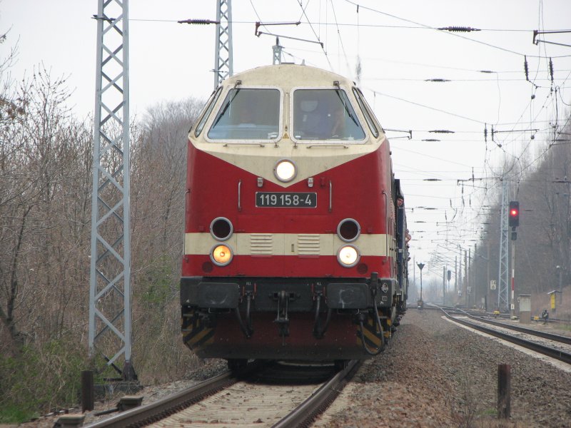 119 158-4 mit Sonderzug von Berlin komment zum Dampflokfest nach Nossen.8.04.07