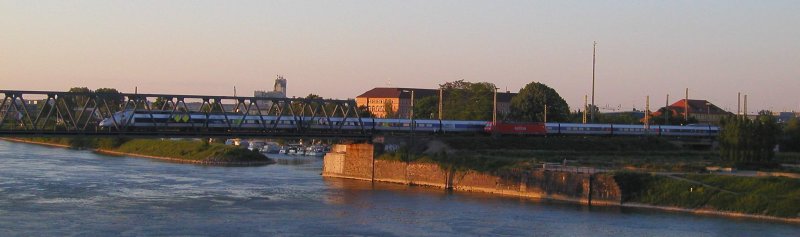 12. Mai 2008: Ein TGV POS berquert (mal wieder) mit deutlicher Versptung (ca. 40 Minuten) den Rhein bei Kehl/Strasbourg Richtung Stuttgart.