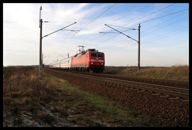 120 101 zieht einen umgeleiteten IC in Richtung Berlin Sch�nefeld, 03.02.08, Nudow