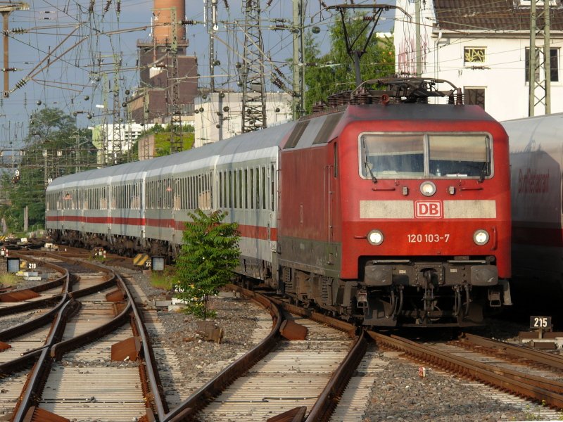 120 103-7 mit IC 1923 (Bln-Sdkreuz - Kln Hbf). Dortmund Hbf. 01.06.2009.