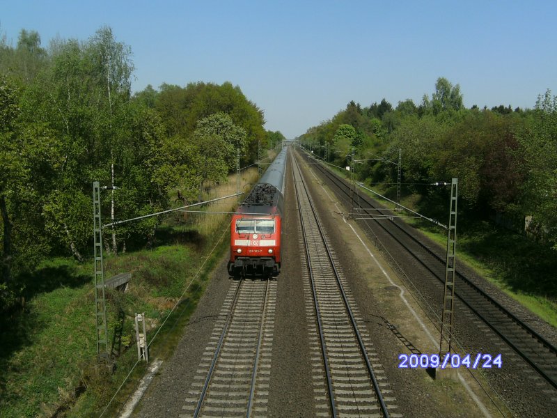 120 103 die erste Serien120 im Einsatz fhrt mit einem IC von Hamburg in Richtung Bremen am 25. April 2009.