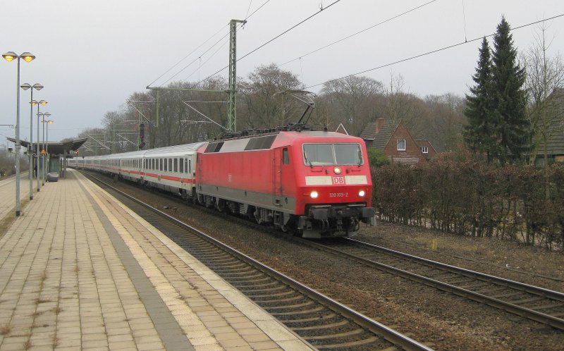 120 105-2 zieht am 21.02.09 den Umleiter IC 2029 Hamburg-Altona - Nrnberg Hbf durch Hamburg-Wandsbek Richtung Hamburg-Harburg.