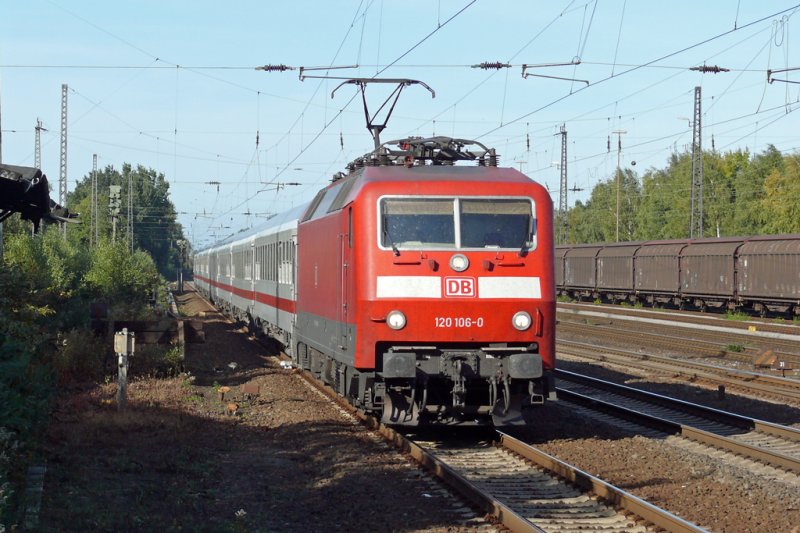 120 106-0 mit IC bei der Durchfahrt in Recklinghausen-Sd 9.10.2009