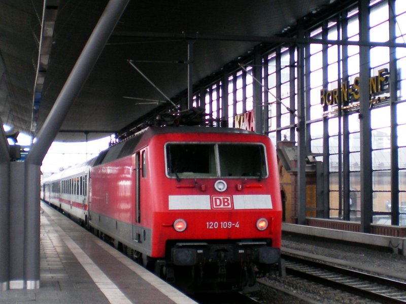 120 109-4 mit IC von Berlin-Gesundbrunnen hat den Endbahnhof Erfurt Hbf erreicht, 4.12.2007