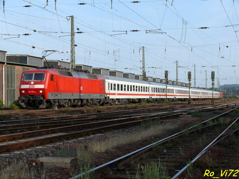 120 109-4 mit unbek. IC und der 120 136-7 im Schub. Witten, 24.06.2008.