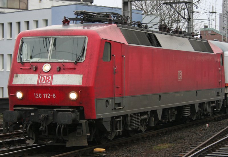 120 112-8 mit IC in Köln HBF am 23.12.2009