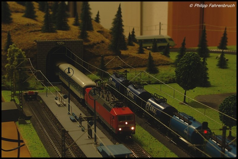 120 114-4 (Mrklin Art.-Nr. 37536) zieht am 14.11.07 IR 2555 nach Stuttgart Hbf auf meiner Modellbahnanlage, aufgenommen bei der Einfahrt in den Bahnhof Freiberg (Wrtt.)...(existiert nur auf meiner MoBa ;-)...).