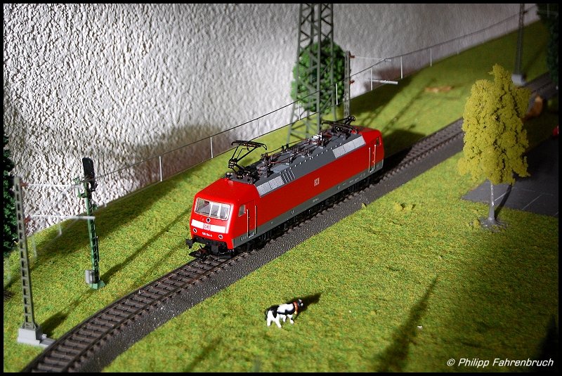 120 114-4 (Mrklin Art.-Nr. 37536) am 09.12.07 vor rotem Blocksignal auf meiner Modellbahn.