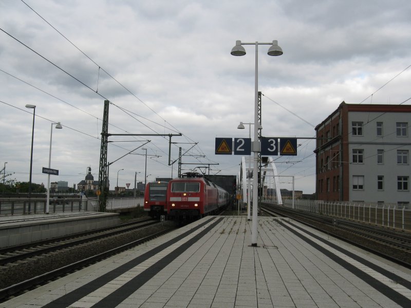 120 115-1 mit IC2054 von Frankfurt(Main)Hbf nach Saarbrcken Hbf mit +10.Am 20.09.08 bei der durchfahrt in Ludwigshafen Mitte.