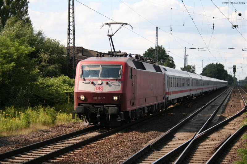 120 117-7 mit unbekanntem IC im Bf Recklinghausen Sd. 27.6.08