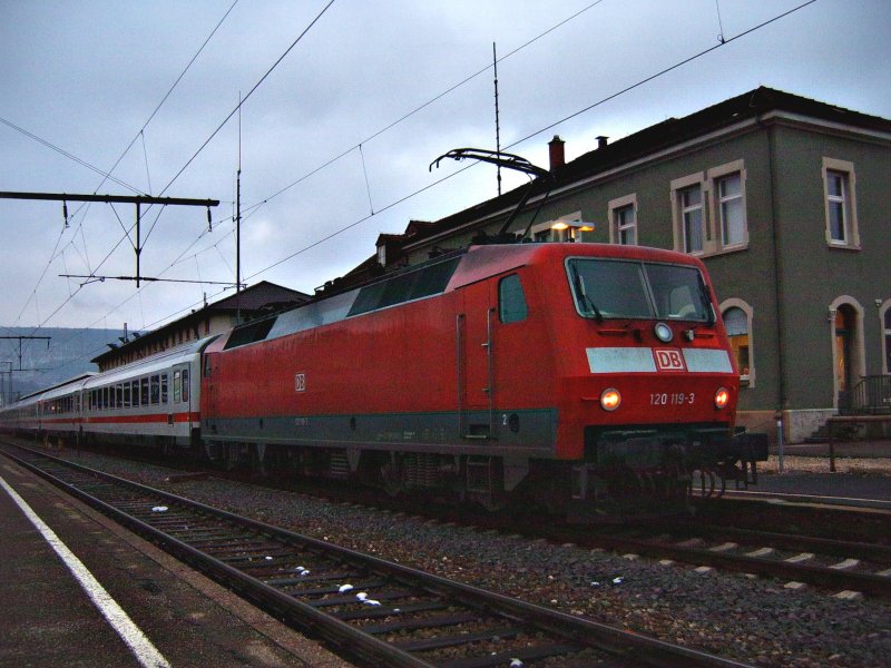 120 119-3 mit IC 2064 von Nrnberg HBF nach Karlsruhe HBF am 01.02.07.
