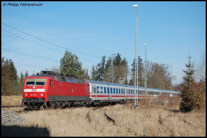 120 120-1 schiebt am 03.02.08 IC 2067 von Karlsruhe Hbf nach Nrnberg Hbf, aufgenommen an der oberen Jagsttalbahn (KBS 786) in Goldshfe.