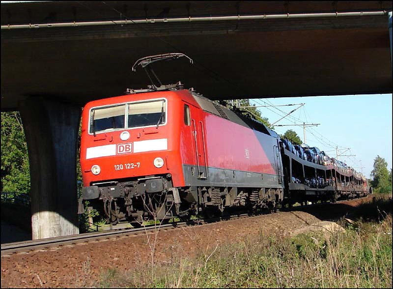 120 122-7 vor dem AZ1436 nach Dortmund.   (Stralsund am 23.09.06) 