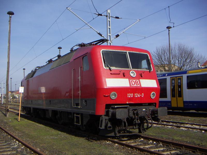 120 124-3 abgestellt im BW Berlin lichtenberg am 4.4.05