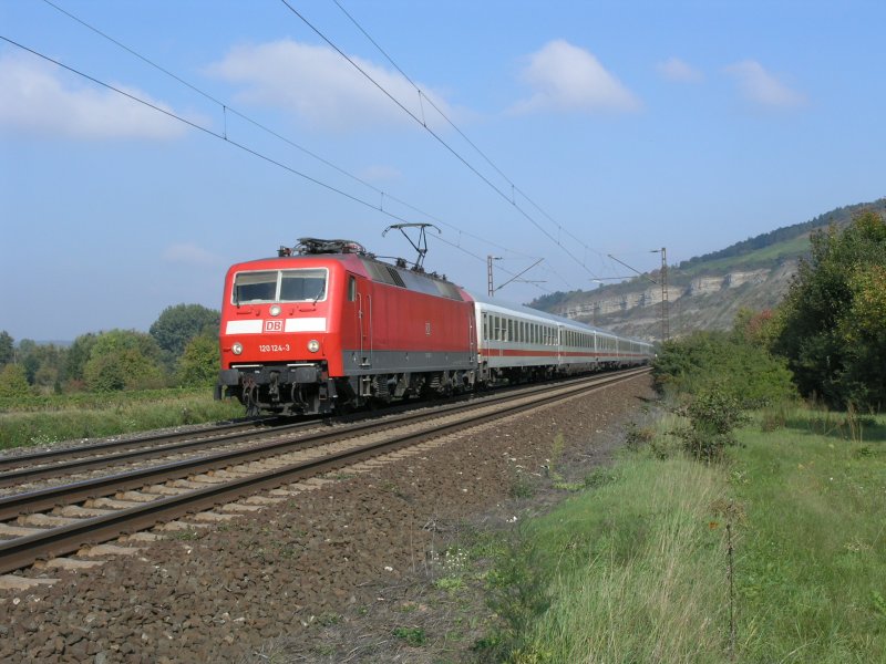 120 124 zieht den Samstags IC nach Passau bei Thngersheim.27.09.08