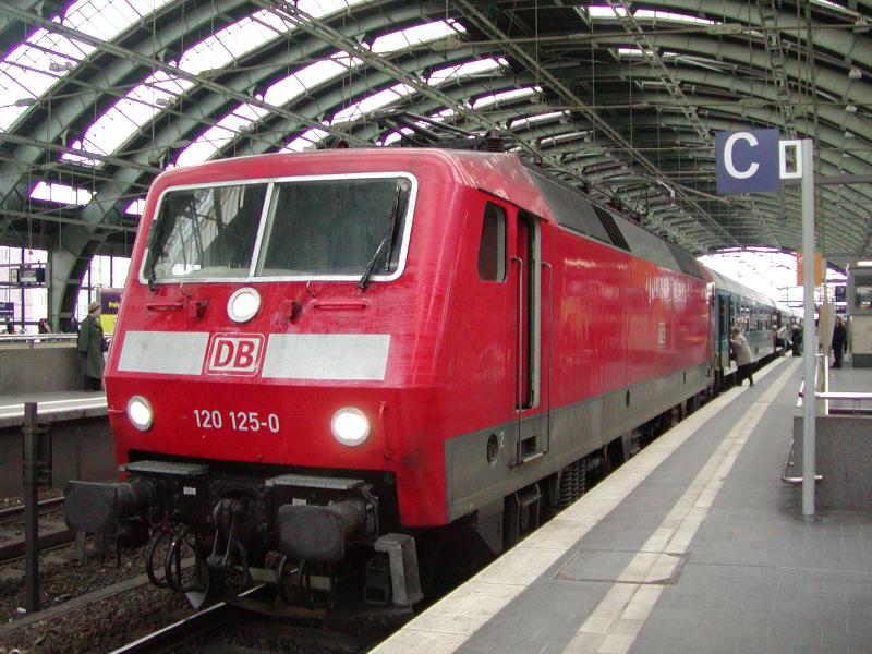 120 125 am 12.04.2006 in Berlin Ostbahnhof