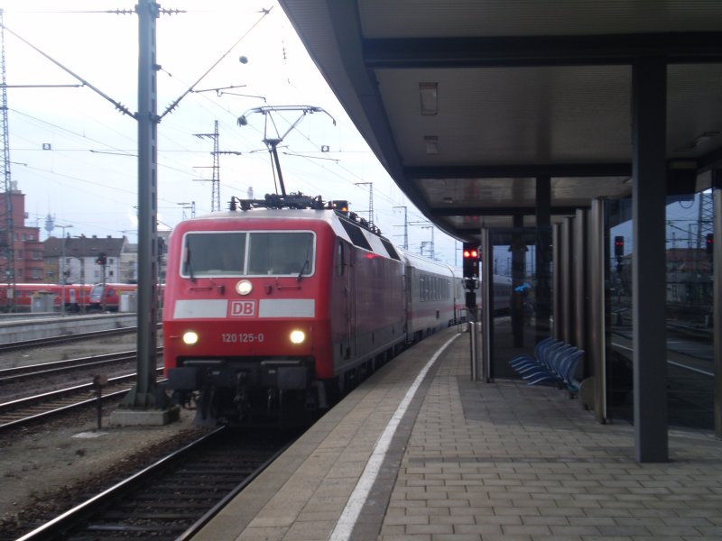 120 125 heute vor dem ICE- Ersatzzug von Nrnberg nach Berlin-Gesundbrunnen.