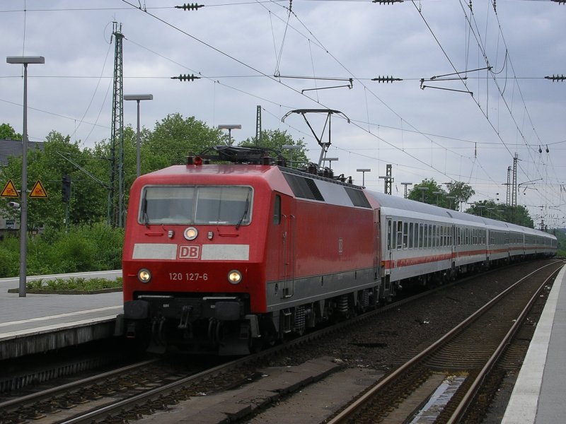 120 127-6 mit IC 1941 nach Berlin Sdkreuz,Einfahrt in Bochum Hbf.(18.05.2008)