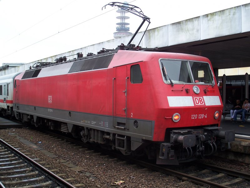 120 128 mit Intercity von Leipzig nach K�ln in Hannover (21.8.2007)