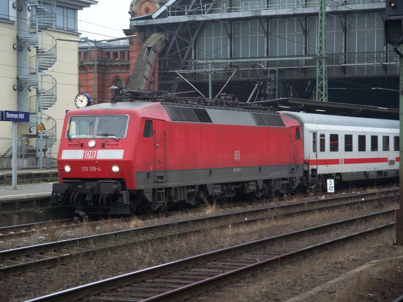 120 128 von Norddeich Mole nach Leipzig Hbf in Bremen Hbf (21.8.2007)