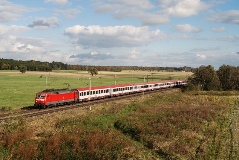 120 131 mit EC 114 bei Hattenhofen (18.10.2007)