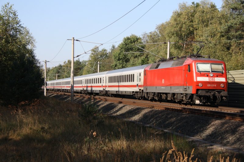 120 131 mit einem Ersatz ICE auf dem Weg von Berlin nach K�ln hier in Gifhron