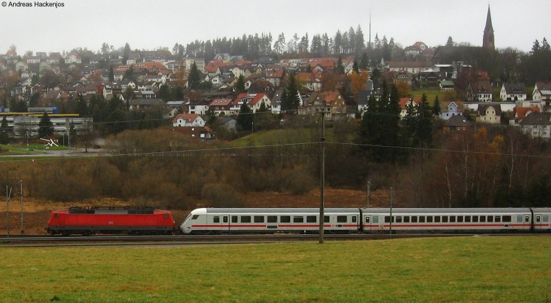 120 132-6 mit dem IC 2186 (Konstanz-Stralsund) am km 70,0 16.11.08. Gebildet war er heute aus der Frankruter Kp Reserve