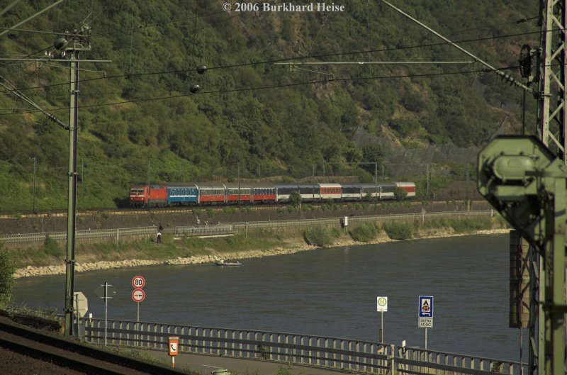 120 132 mit dem Nachtzug Jan Kiepura am 17.6.2006 zwischen Assmannshausen und Lorch