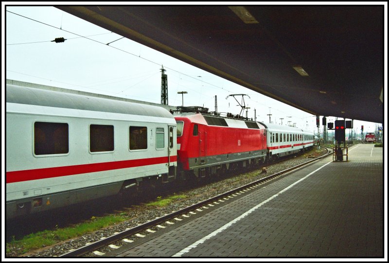 120 134 rollt im hinteren Zugteil mit dem InterCity 1943 von Kln nach Berlin-Sdlreuz mit. 